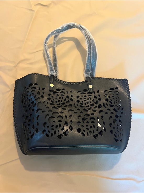Handbags - Women's Black floral Laser-Cut leather Tote Bag
